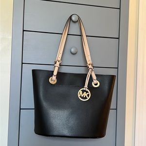 Michael Kors Bucket Bag